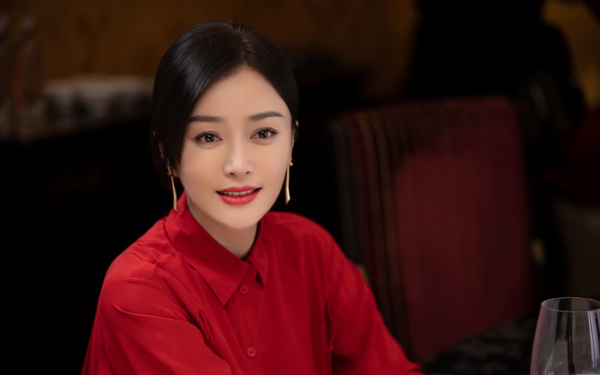 瓦伦西亚主场大胜拉科鲁尼亚在西甲继续领先，瓦伦西亚转会拉齐奥