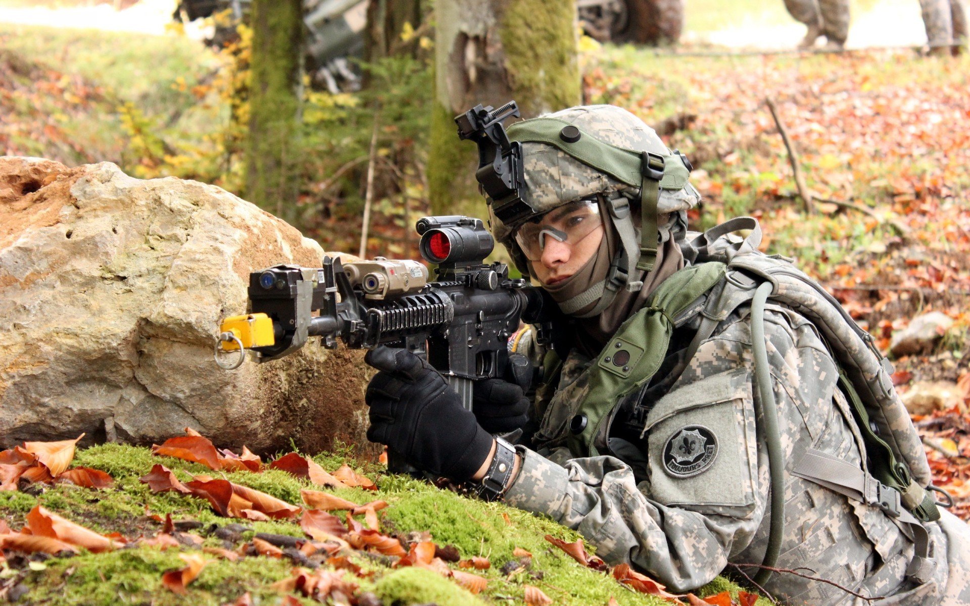 男泳健儿多点开花，高中公共澡堂有隔间么